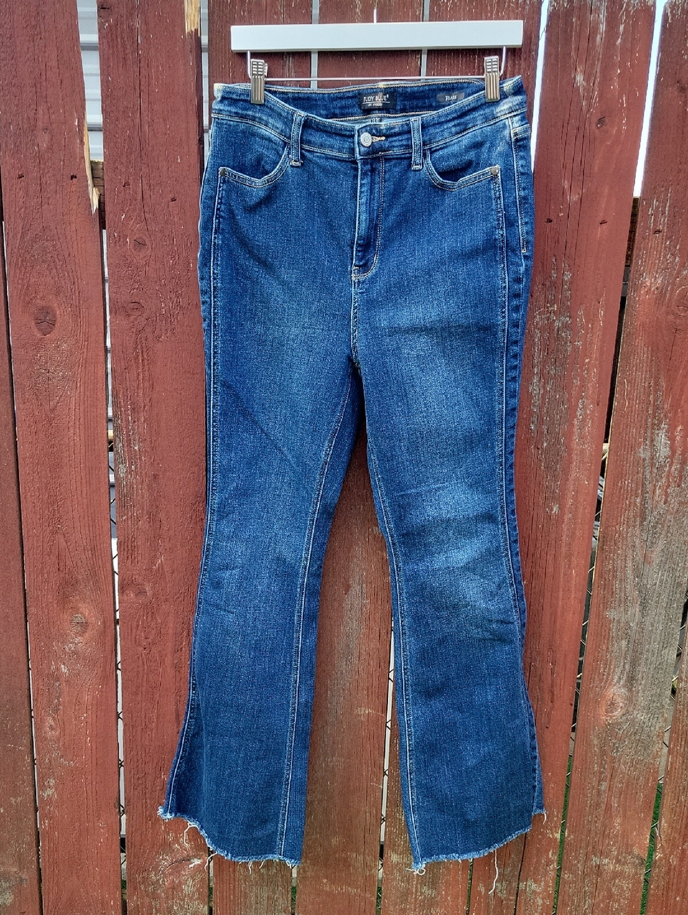 Judy Blue Los Angeles Flare Jeans Med Wash Raw Hem 13/31 (Actual 32x29)